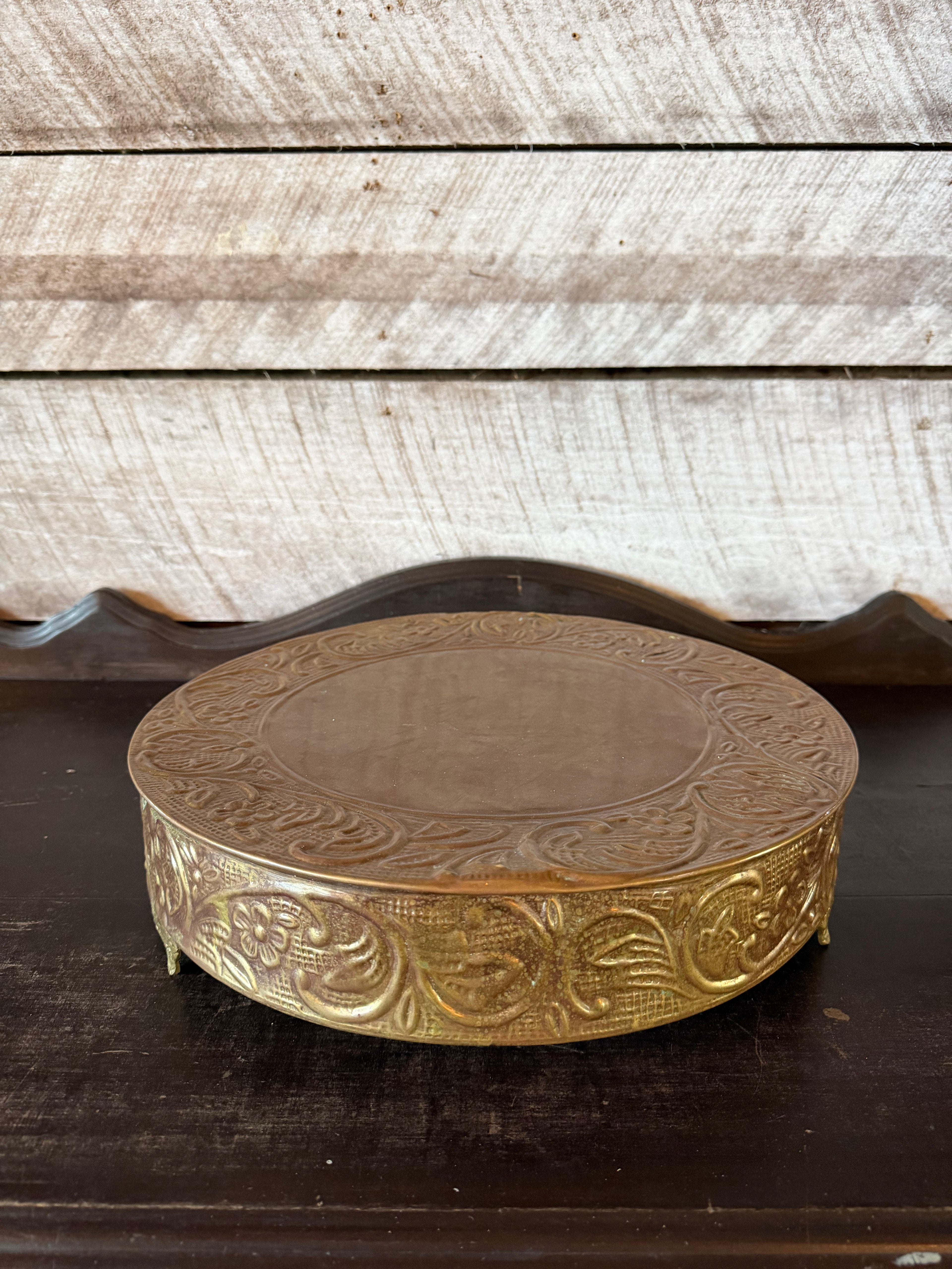 Short Golden-Bronze Dessert Display