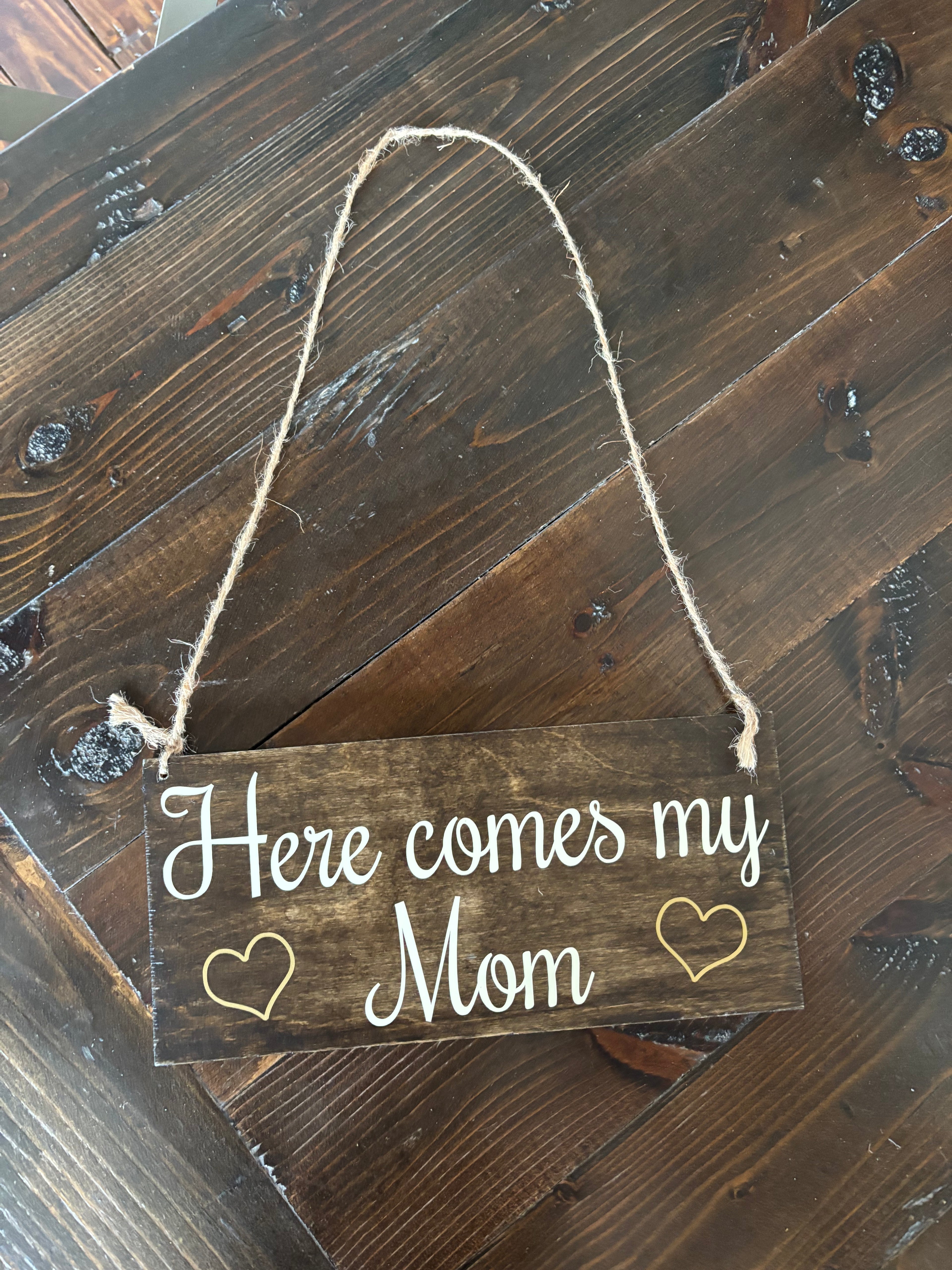 "Here Comes my Mom" Sign